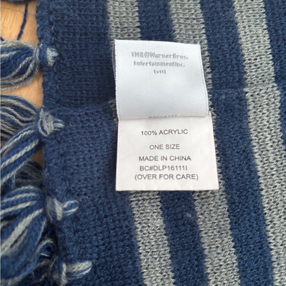 Ravenclaw House Scarf - Picture 2 of 5